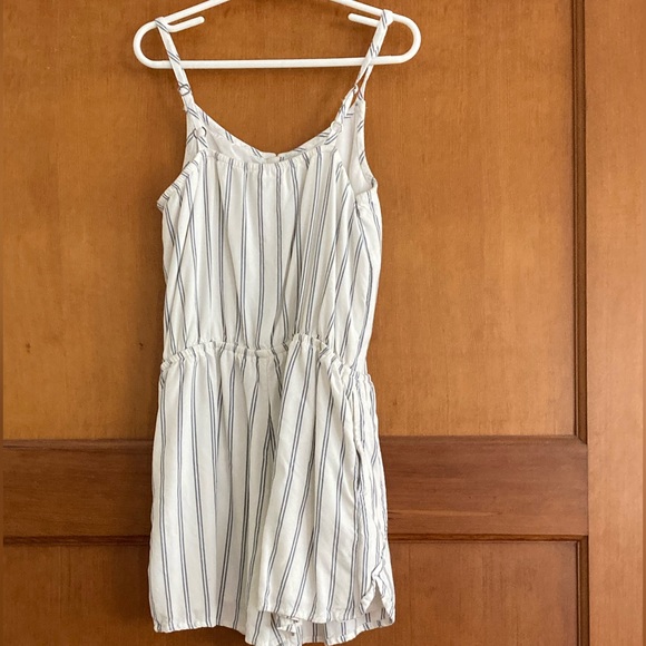 Adorable Abercrombie kids romper - Picture 2 of 2